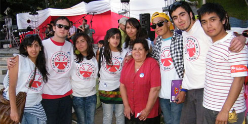 Lajino.cl - Jóvenes de San Rosendo también cumplen con Teletón 2010