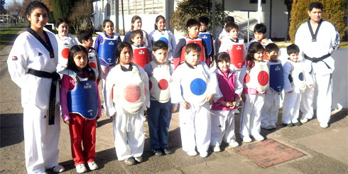 Lajino.cl es LAJA en Internet // Escuelas deportivas de Taekwondo de Los Angeles y Laja  intercambian experiencias