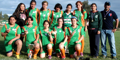 LAJINO.CL es LAJA en Internet // Campeonato Regional fútbol femenino logran alumnas del Liceo A-66 de Laja