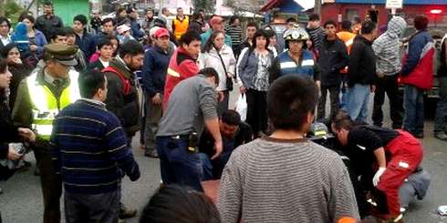 LAJINO.CL ES LAJA EN INTERNET // Accidente involucra a motocicleta y camioneta en la intersección de calle Balmaceda y avenida Los Ríos en Laja