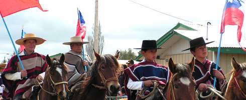 LAJINO.CL ES LAJA EN INTERNET // Fiestas Patrias 2012; Desfile rural en sector Santa Elena, comuna de Laja