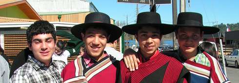 LAJINO.CL ES LAJA EN INTERNET // Liceo "Héroes de la Concepción" de Laja realiza tradicional Muestra Gastronómica