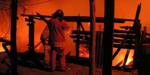 Incendio consumió completamente vivienda en sector Carrera en la comuna de Laja